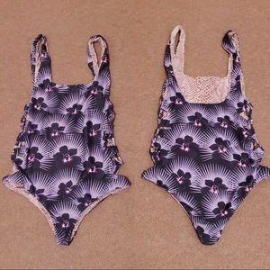 Acacia Swimwear Modern Pacific Hideaways in L